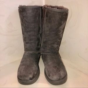 Uggs, genuine, Grey, size 7.  Tall style FINAL$